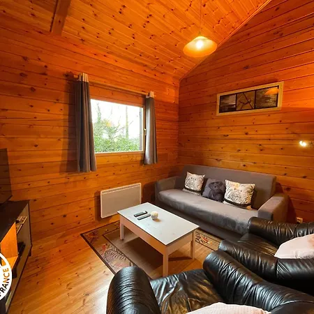 Charmante Maison En Bois Pour 5 Personnes Avec Terrasse Et Jardin - Fr-1-426-580